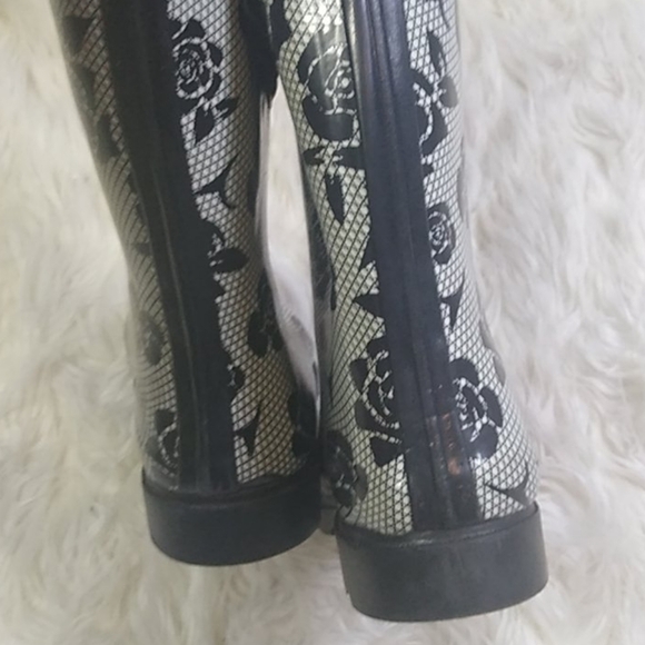 Capelli black lace/ rose print insulated adjustable boots sz. 10 - Picture 4 of 6